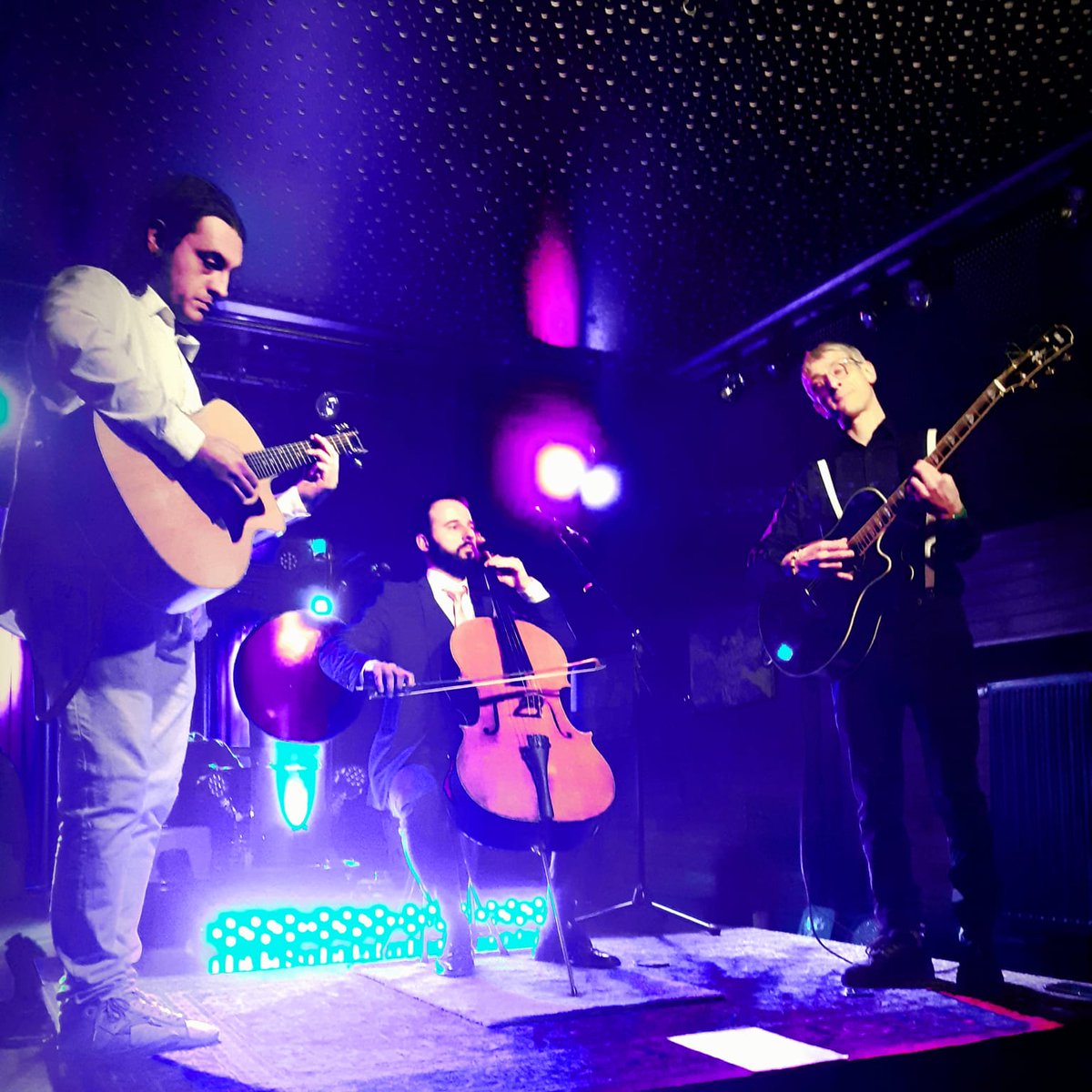 DeParrot3's tweet photo. About yesterday's gig.
Live Collab with our Brazilian cellist friend #chrisgrosselfinger 
Pic credit : Giuseppe Corsaro
#cellist #picoftheday #deparrot #photography #twitterleak #grunge #unplugged https://t.co/BXvPV7uFxU