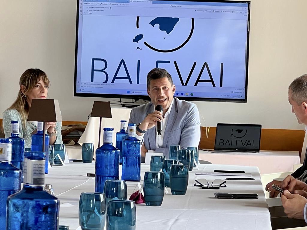BalevalIB's tweet photo. ¡@Othman_Ktiri  elegido Presidente de Baleval! ⁣ Durante la Asamblea General, los socios de la patronal más representativa del #rentacar de #Baleares reafirmamos el compromiso de seguir trabajando de la mano para garantizar el futuro del sector.🚙
👉 https://t.co/P7KwfQhQn0 https://t.co/adGGgItZnd