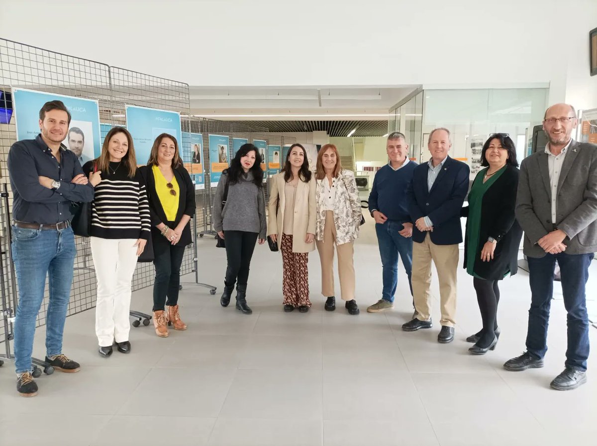CSocialUCA's tweet photo. La "I Expo Alumni UCA por el mundo" deja el Campus de Cádiz y se traslada  a Algeciras, donde podréis verla desde hoy y hasta el 31 de marzo en el hall de la ETSIA, luego, se llevará  al edificio de I+D del Campus Tecnológico de Algeciras, hasta el viernes 14 de abril. 🧵1/2 https://t.co/IOlSsxdKIK