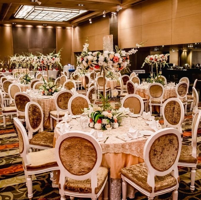 Elevate your dining experience with our exquisite floral decor, designed and crafted with precision by the talented team at Incredible Events. 
#incredibleevents #incredible #events #decor #weddingdecor #diningdecor #flowers #exquisite #floraldecor #experience #eventpanner