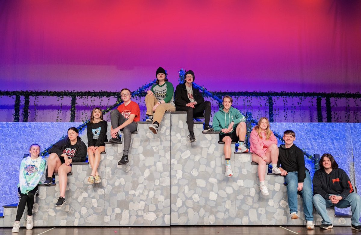 Happy World Theatre Day!!! Thank you to everyone who has supported us this year. A huge thank you to all the students for making these shows amazing!
📸:Autumn Hinders Photography