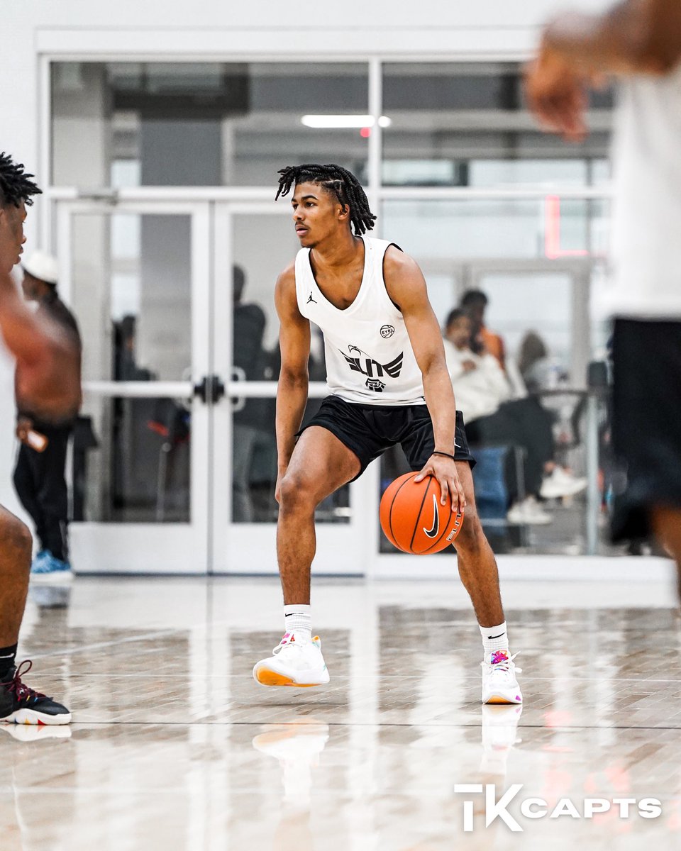 New Chapter 📸 @BradBealElite . . #photography #basketball #eybl #bbe #photographer #bradleybealelite #stlouis #jumpman