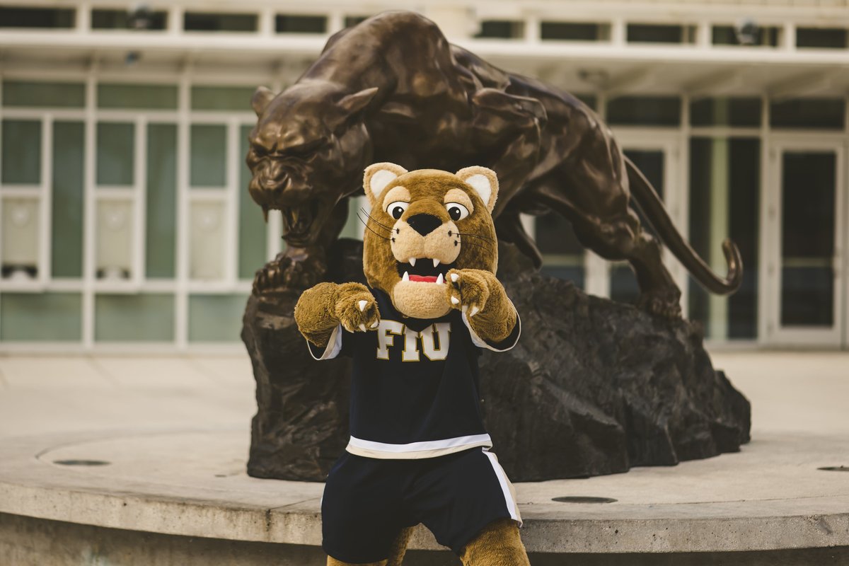 FIUalumni's tweet photo. Wake up! ⏰                                                               
You can dream while asleep or chase those dreams today. You got this, Panthers. #PawsUp 🐾 https://t.co/y2SL7Qb8Xw