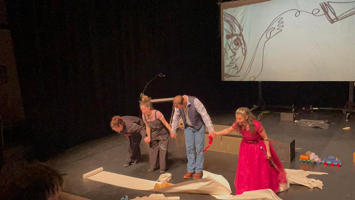 Tamarmagan's tweet photo. Thank you for your 4 warm rounds of applause! Happy INTERNATIONAL THEATRE DAY everybody!
#InternationalTheatre
#internationaltheatreday
#internationaltheaterday
#childrenstheatre
#delphi
#belgium
#surrealism
#continuousline
#onelineart
#liveart
@kaleidoscopeasbl https://t.co/TwkxmcSyB2