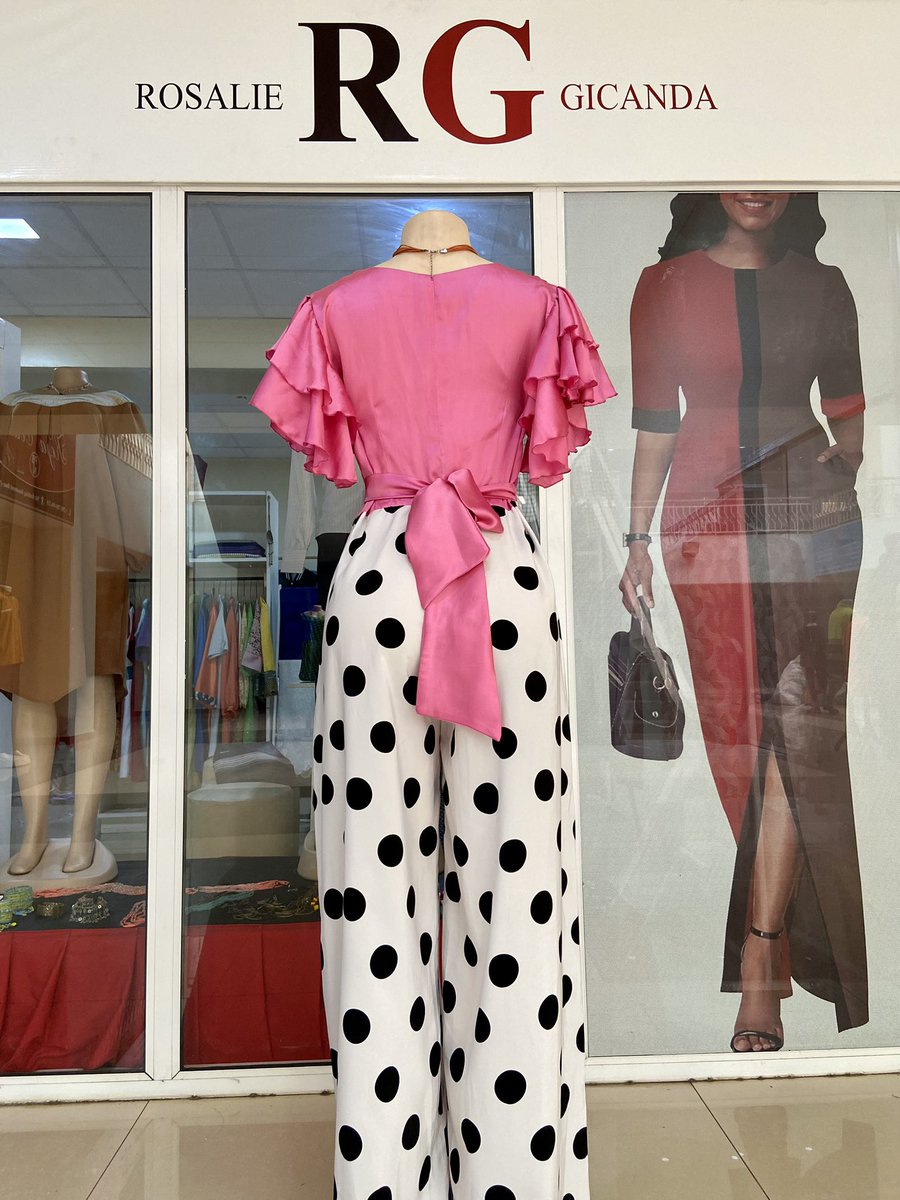 Start your week with a style that says “Classy and Fabulous”🥰🥰

Perfectly designed by Rosalie GICANDA!✨

#fashionforall #madeinrwanda