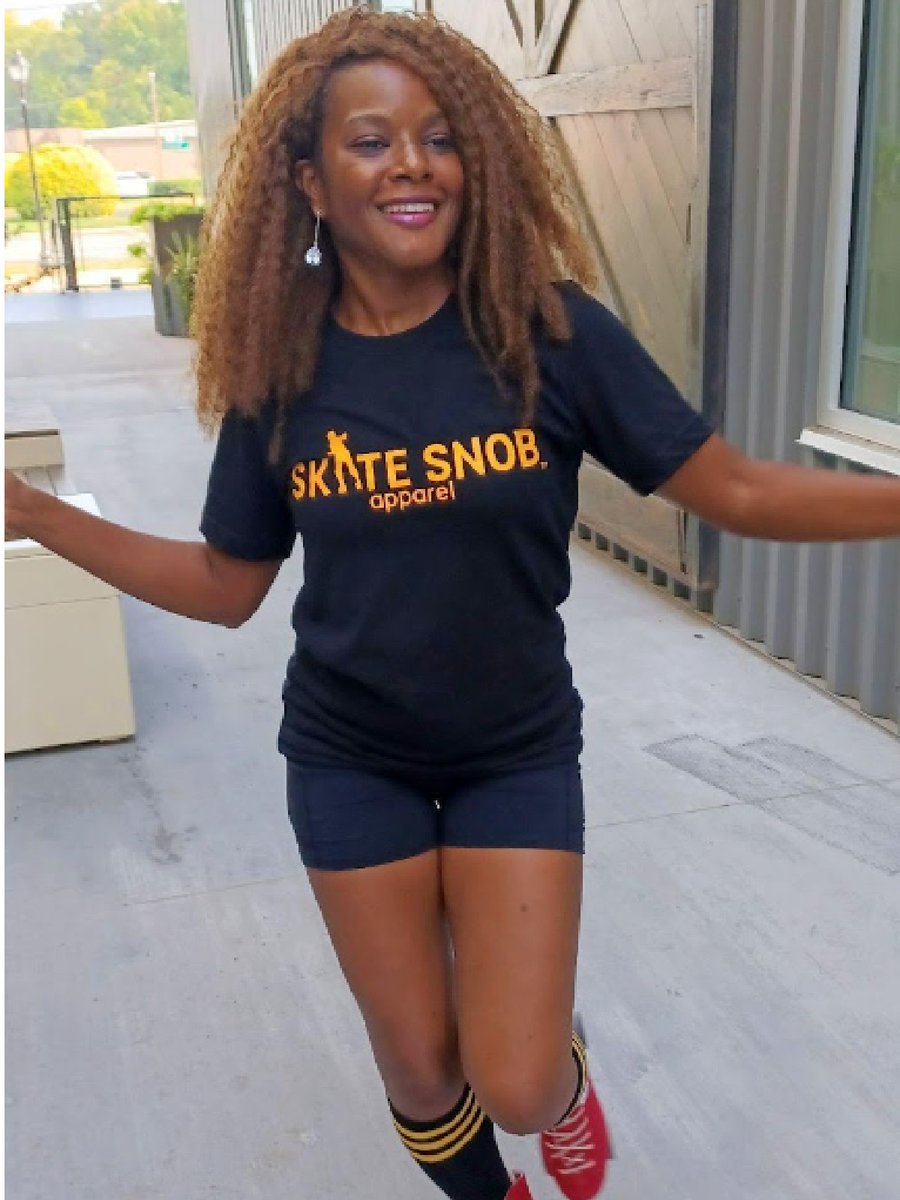 CLTDataScience's tweet image. Women's Month spotlight: Kim Harris '15 has experience in healthcare & owns SKATE SNOB, a high-quality brand of clothing, books & accessories.
Kim is also a children's author 📚 & teaches locals, celebrities & actors how to skate! 😁
 
bit.ly/40s7crg
#womeninSTEM