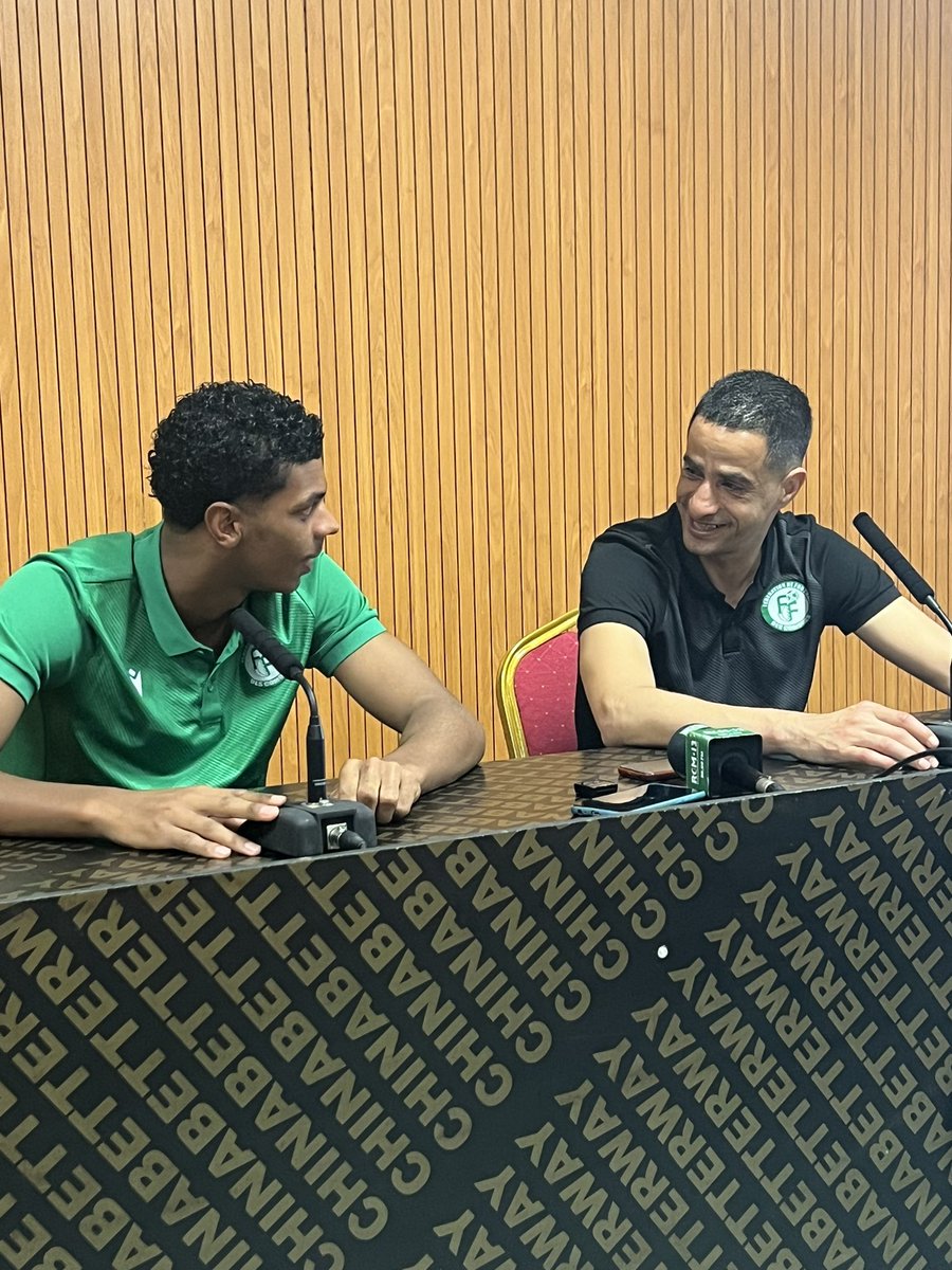 _coelacanthes's tweet photo. [conférence de presse] Younès Zerdouk et Iyad Mohamed sont devant la presse en cette veille de match. https://t.co/fHry16JdEW