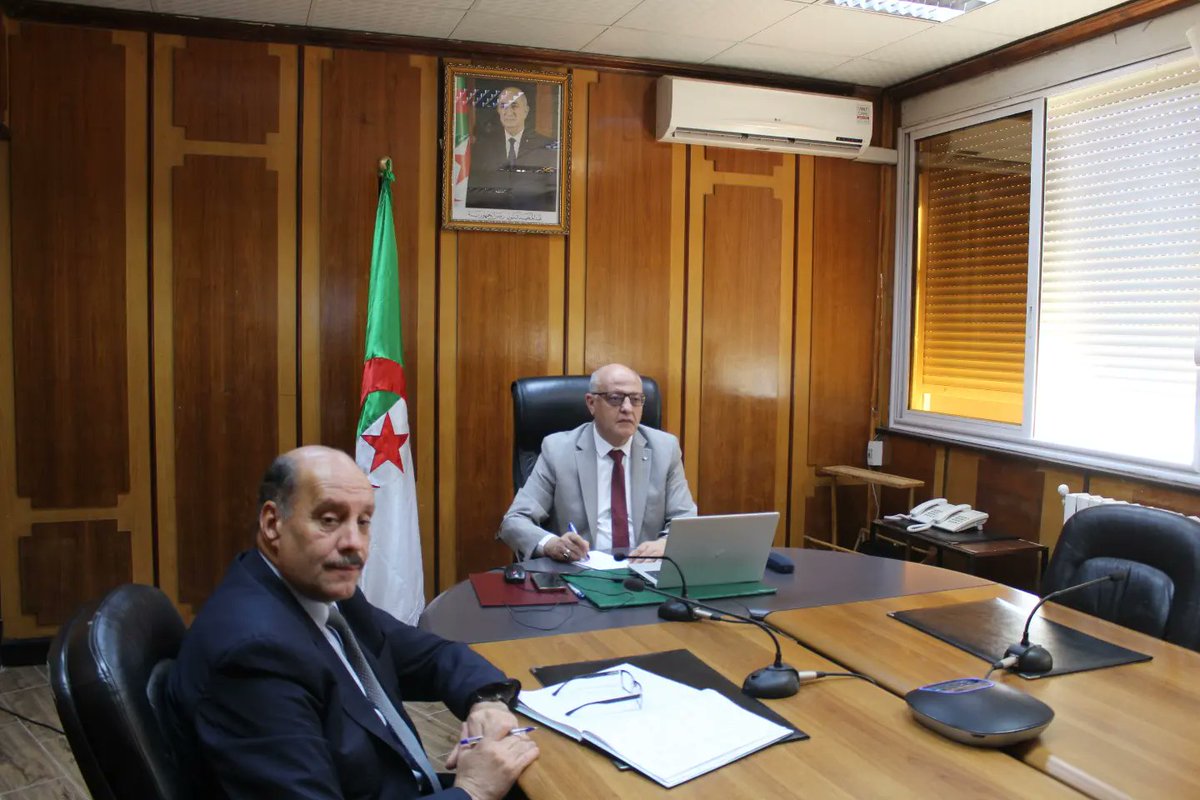 في إطار رقمنة القطاع و إستكمالا لسلسلة اللقاءات التفاعلية التي يشرف عليها دوريا السيد وزير التكوين و التعليم المهنيين د.مرابي ياسين مع المديرين الولائيين، بخصوص استخدام المنصة الرقمية "تسيير"، تم صباح اليوم عقد جلسة عمل مع ثلاث مديريات ولائية "خنشلة، جيجل، وادي سوف" كنماذج.