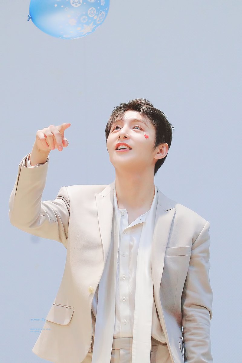 your_scene's tweet photo. 230318 ☁️🌊💫 #GoldenChild #골든차일드 #Y #성윤 #최성윤 https://t.co/e5HIwK4Nyh