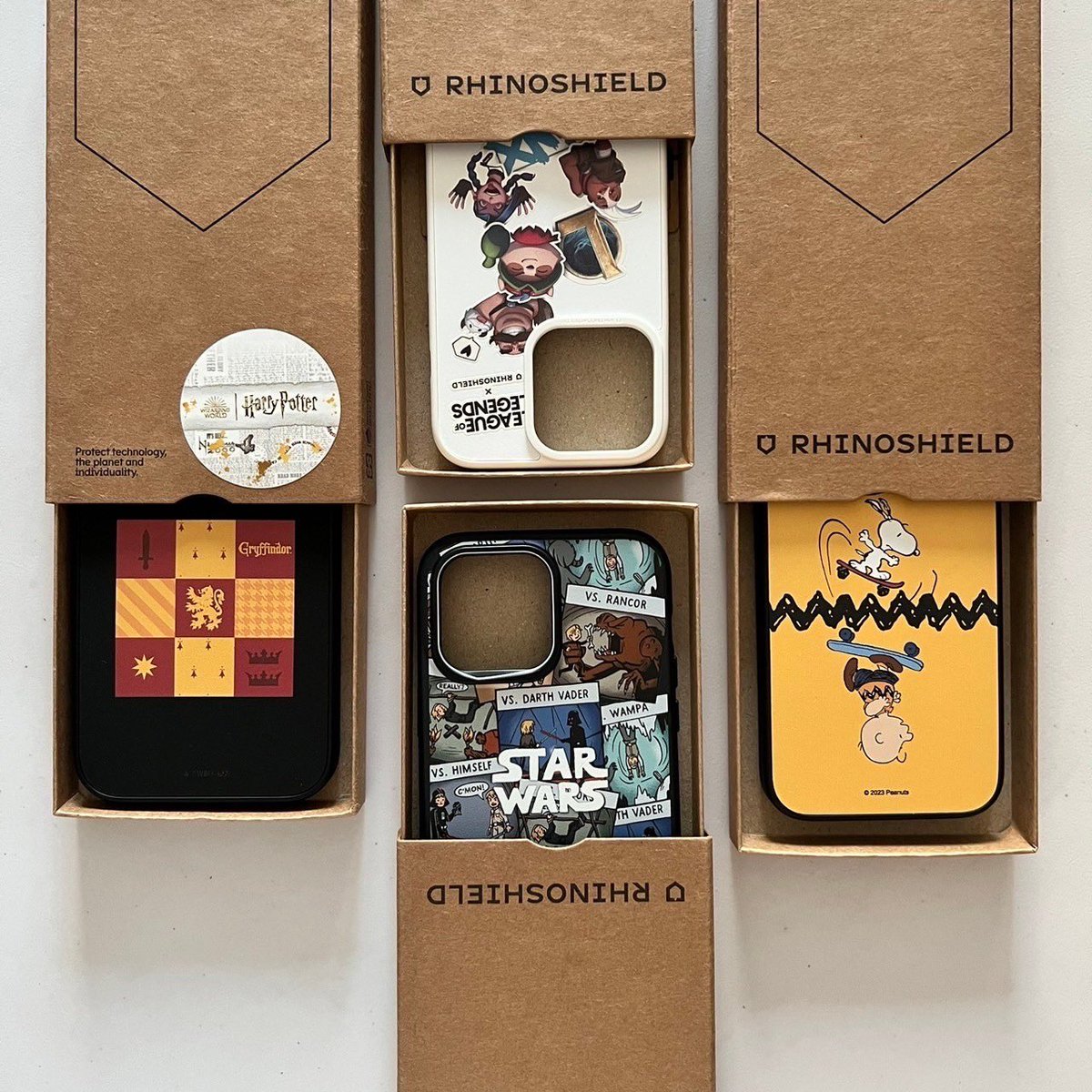 got_____'s tweet photo. มาป้ายยาเคสมือถือที่ชอบของแบรนด์ RHINOSHIELD มีเคสหลากหลายดีไซน์ให้เลือกเยอะมากกก มีทั้งของ iPhone และ Android ด้วยนะดีมาก กล่องใส่เคสเขาออกแบบมารักโลกสุดๆ ที่สำคัญแข็งแรงทนทานดีจริง แล้วทางแบรนด์ Collab กับศิลปินนักวาด และการ์ตูนอีกเยอะเลย แถมเราสามารถออกแบบเองได้ด้วยคือดี 📱✨ https://t.co/nwIfUr0lo2