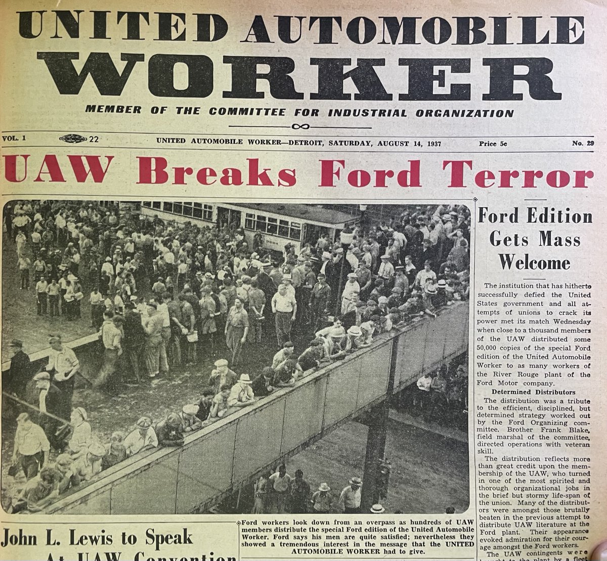 UAW_Archivist's tweet image. Front page headlines from the United Automobile Worker newspaper, about the @UAW&apos;s Ford Motor organizing campaign, 1937-1938. Items I came across for my presentation on the Battle of the Overpass. From the union&apos;s bound newspaper collection at the @ReutherLibrary.