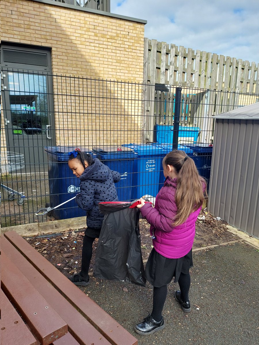 Well done to the Year 3 KBA Wombles, a super start to a cleaner environment! @MrsFoleyKBA <a href="/MrsONeillKBA/">Angela O'Neill</a> <a href="/MrThres/">@Mr Thres</a>