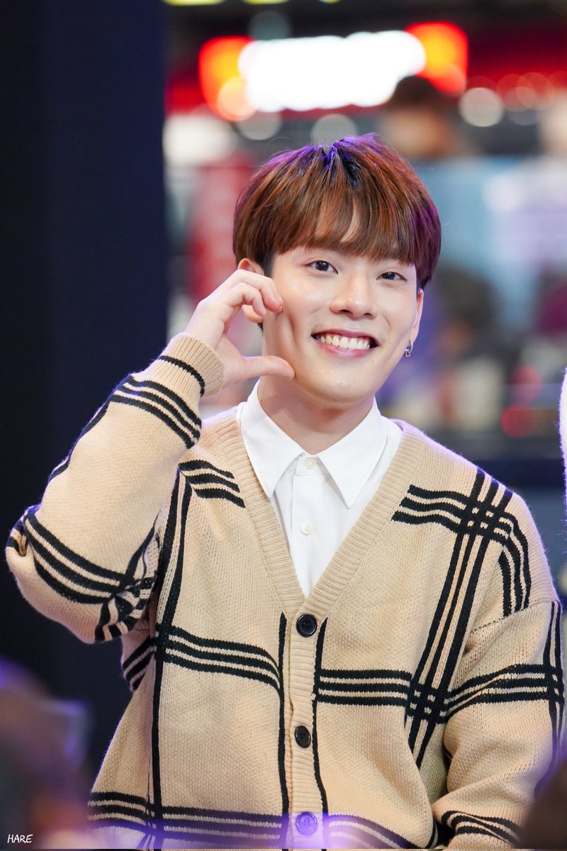 Hareshine's tweet photo. ไม่ได้เจอกันนาน.. คุณเค้าก็จะน่ารักหน่อย งู้ยๆงั่มๆมากหน่อย ~ 🫠

#CTRPANUWAT #LipsGarconxKimmonCopter https://t.co/EnOa5SjEzA