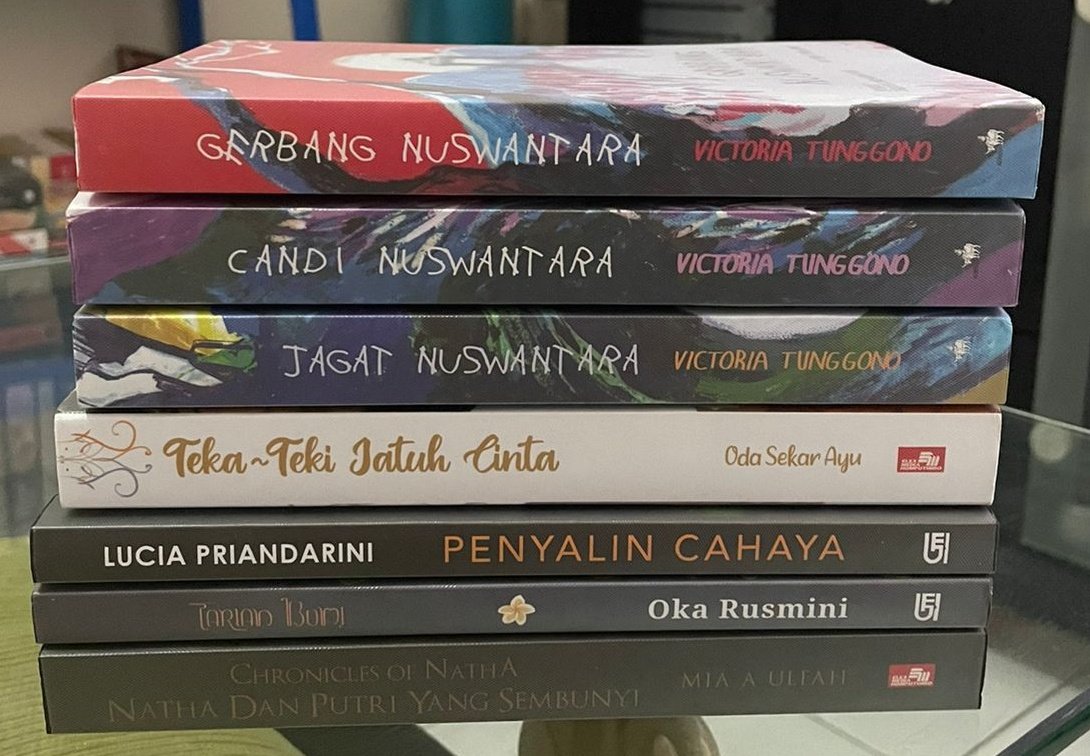 Dwi_Manik's tweet photo. @literarybase Semuanya in good condition ya https://t.co/m78Rr3vW75