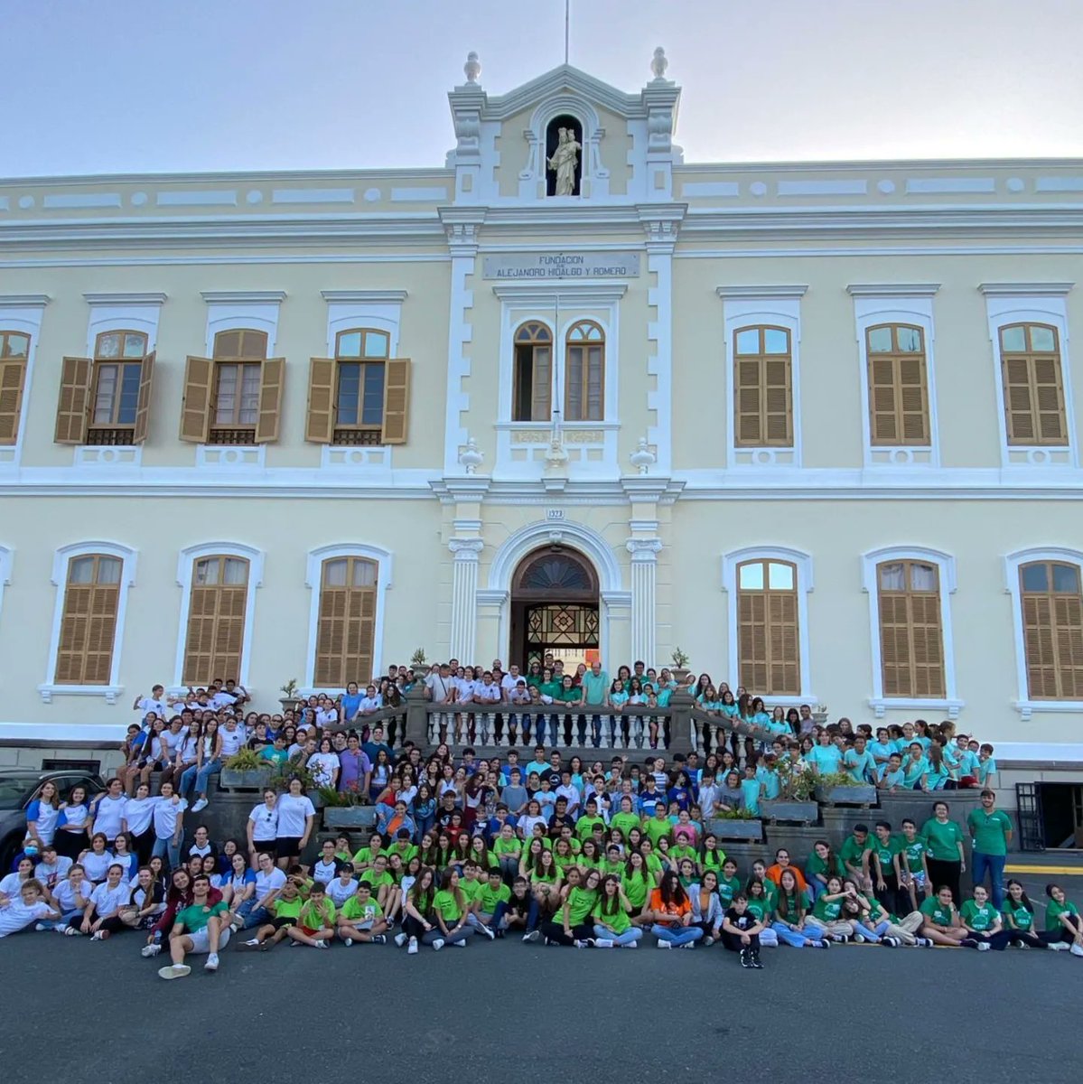 salesianoslpa's tweet photo. El pasado sábado y dentro de la programación del centenario de nuestra casa salesiana, vivimos una gran jornada de convivencia en el "Encuentro de Grupos de Fe" de los Centros Juveniles de Canarias. 
#AbrimosCaminos
@SalesianosSMX 
@cjconfeti https://t.co/lQ4jy8CRZQ