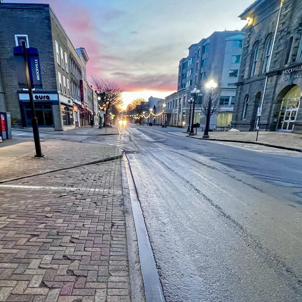 City of Brockville (@brockvilleon) on Twitter photo Scheduled Spring street and sidewalk sweeping has commenced and will continue over the coming weeks. Please refrain from leaving vehicles on the streets overnight so we can remove the fall and winter debris. #signsofspring #XBR <a href="/BPS_News/">Brockville Police Service</a> Scheduled Spring street and sidewalk sweeping has commenced and will continue over the coming weeks. Please refrain from leaving vehicles on the streets overnight so we can remove the fall and winter debris. #signsofspring #XBR <a href="/BPS_News/">Brockville Police Service</a>