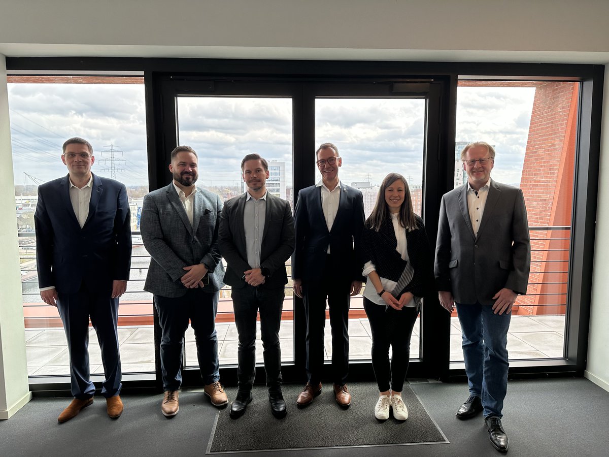Last week, the kick-off event of our newly founded working group on the topic of 'Maritime Personnel Management' took place at the #FraunhoferCML. We thank you all for the inspiring exchange and look forward to our next meeting! #innovativetechnologies #quantumcomputing #AI