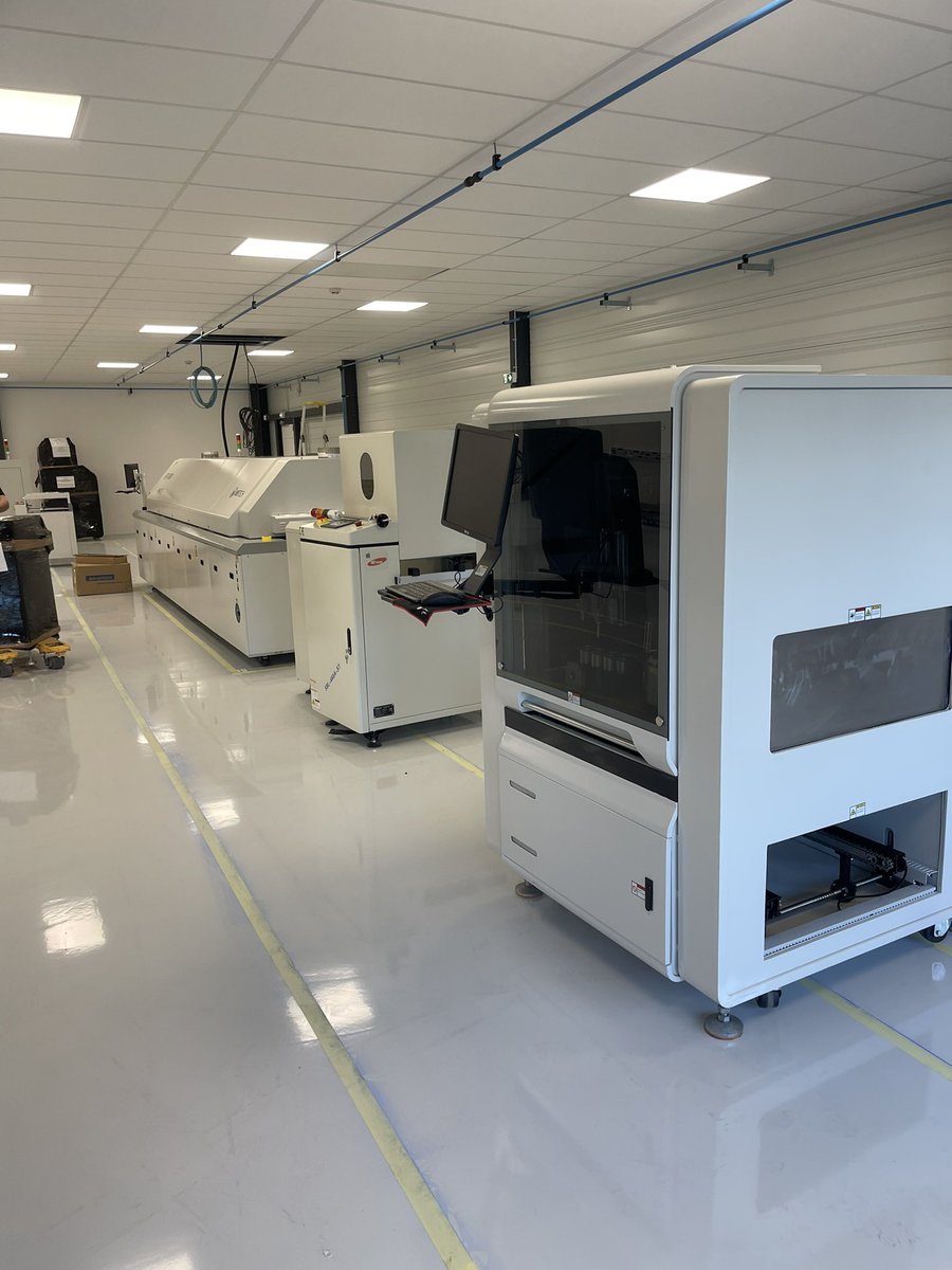 SFRIMAUDEAU's tweet photo. Ça prend forme 👍
Installation de notre ligne de production 4.0 dans le cadre de @RelanceFrance 🇫🇷 🇪🇺 pour la fabrication de nos écrans #DOOH @Cocktail_Vision 
@larochesuryonfr 
@LaFrenchFab 
@PrefetVendee @Lucbouard @BrunoLeMaire @ChristopheBechu @Elisabeth_Borne @C_MORANCAIS https://t.co/xKKo62aX4i