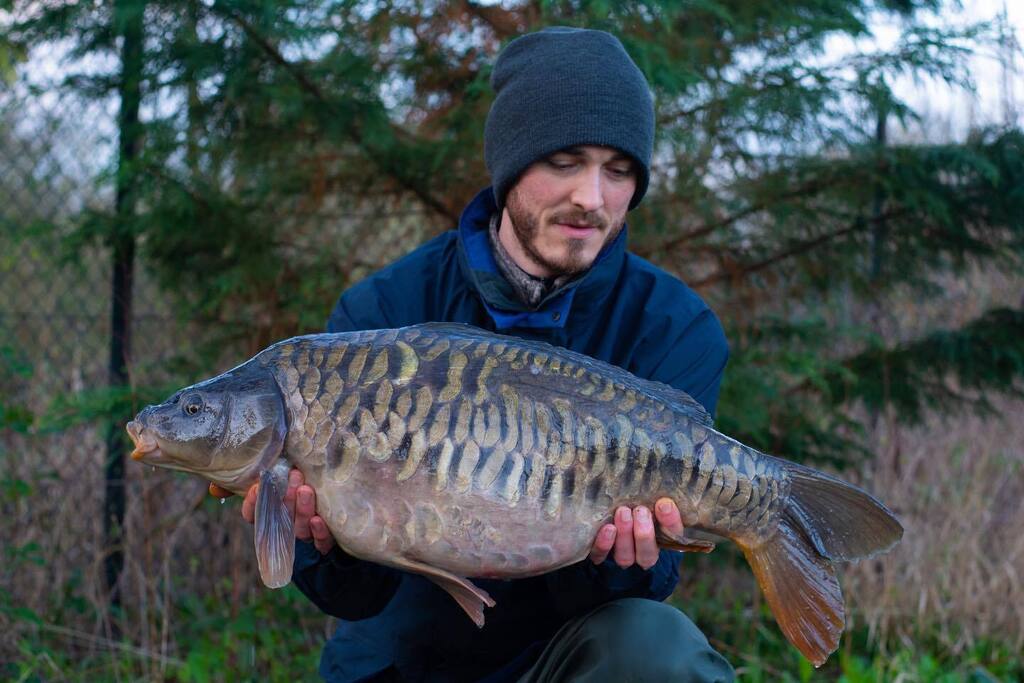 Chris_Meaton's tweet photo. Wet, windy and well happy! Two biggest from the Bramblemere Social 2023 👌🏻 #carpfishing #cotswolds #bramblemere #carpywriter https://t.co/damiY2BS6B https://t.co/jclWN7SCBL