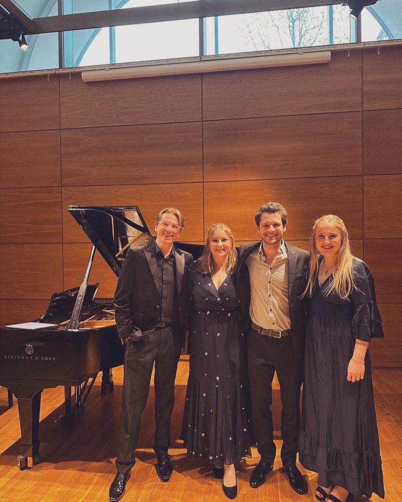 Lovely picture of a lovely bunch after a lovely afternoon of music! So thankful to these guys - @michaeltemporal, Sophie Benfield, and Lily Bravery - for asking me to play for their fab programme of Italian opera last week at @RoyalAcadMusic 🎶🇮🇹🥂.