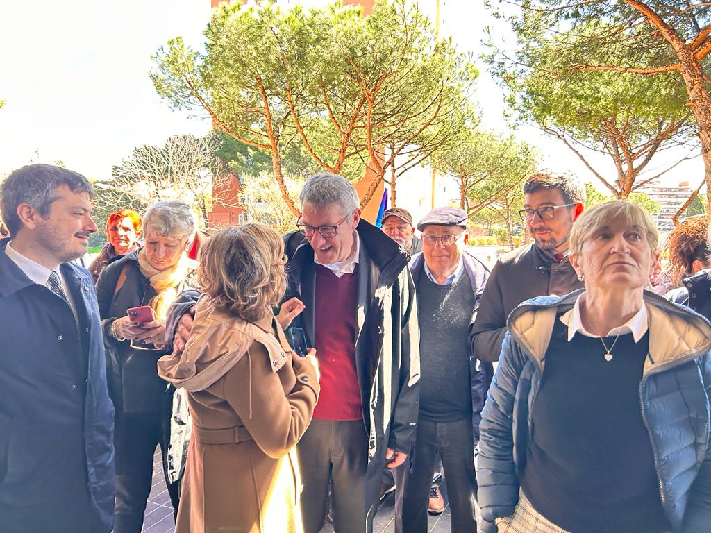 Andrea Casu (@andcasu) on Twitter photo A Viale Ignazio Silone presso la sede della #CGIL al Laurentino colpita insieme al Circolo <a href="/pdnetwork/">Partito Democratico 🇮🇹 🇪🇺</a> da deliranti scritte #novax per portare al segretario nazionale Maurizio Landini e alla <a href="/CgilRomaelazio/">Cgil Roma e Lazio</a> la solidarietà di tutta la comunità democratica romana. All'odio e alla A Viale Ignazio Silone presso la sede della #CGIL al Laurentino colpita insieme al Circolo <a href="/pdnetwork/">Partito Democratico 🇮🇹 🇪🇺</a> da deliranti scritte #novax per portare al segretario nazionale Maurizio Landini e alla <a href="/CgilRomaelazio/">Cgil Roma e Lazio</a> la solidarietà di tutta la comunità democratica romana. All'odio e alla