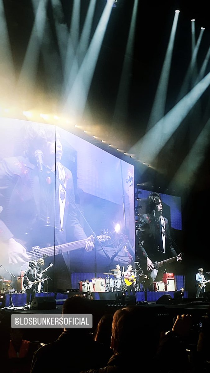 Un día lo prometieron y cumplieron. <a href="/Los_Bunkers/">Los Bunkers</a> son lejos el mejor show de Chile. Calidad indiscutida. Gracias por sus canciones. Nos hacen tan bien. Los amo eternamente.