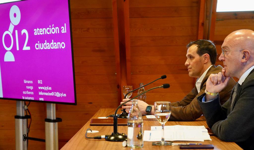 El Plan de Expansión Rural del 012 continúa su andadura en la provincia de Valladolid. 

El presidente <a href="/Conrado_Iscar/">Conrado Íscar</a> y el consejero <a href="/jcyl/">Junta de Castilla y León</a> <a href="/JesusJCarnero/">Jesus Julio Carnero</a> firman el convenio para ofrecer este servicio a los vecinos de #Valladolid. 

🔗 comunicacion.jcyl.es/web/jcyl/Comun…