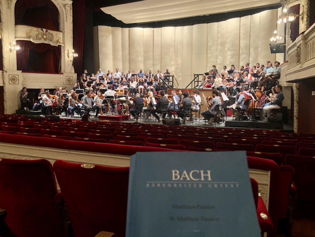patosabate's tweet photo. Qué belleza! Partimos con nuestra #MatthäusPassion de #JSBach en el @MunicipaldeStgo https://t.co/2zMltAhNcA
