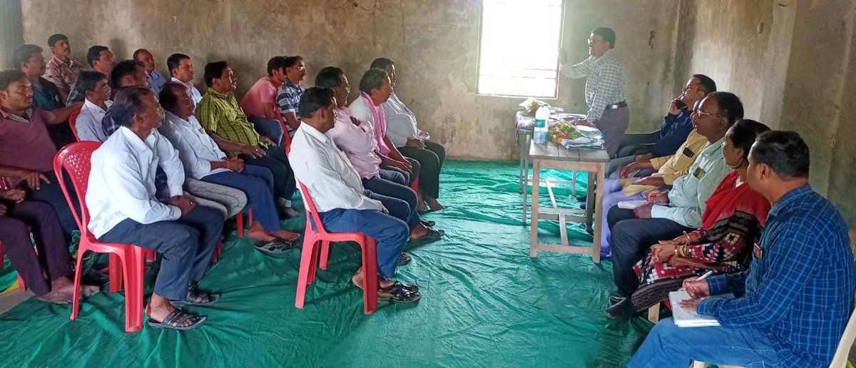 MilkRegional's tweet photo. Sohela route meeting at Lekhapathar society in presence of GM, SAMUL to improve Milk procurement.

#CMOOdisha 
#Omfed
#devlopmentcommissionerodisha 
#districtadministrationjharsuguda
#districtadministrationbargarh
#districtadministrationboudh
#districtadministrationsubarnapur https://t.co/zOJzmf6EGf