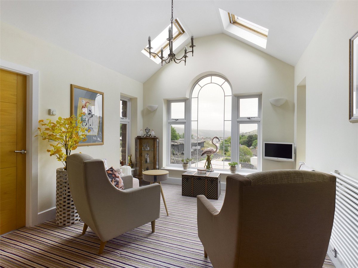 Elegance &amp; tranquility 🧘🏼‍♀️

To the first floor of this impressive four bedroom detached property you’ll find a spacious gallery landing area with doors off to three bedrooms (en-suite to master) and bathroom.

And guess what too… it has just been reduced!

ow.ly/OqzW50Nswz1