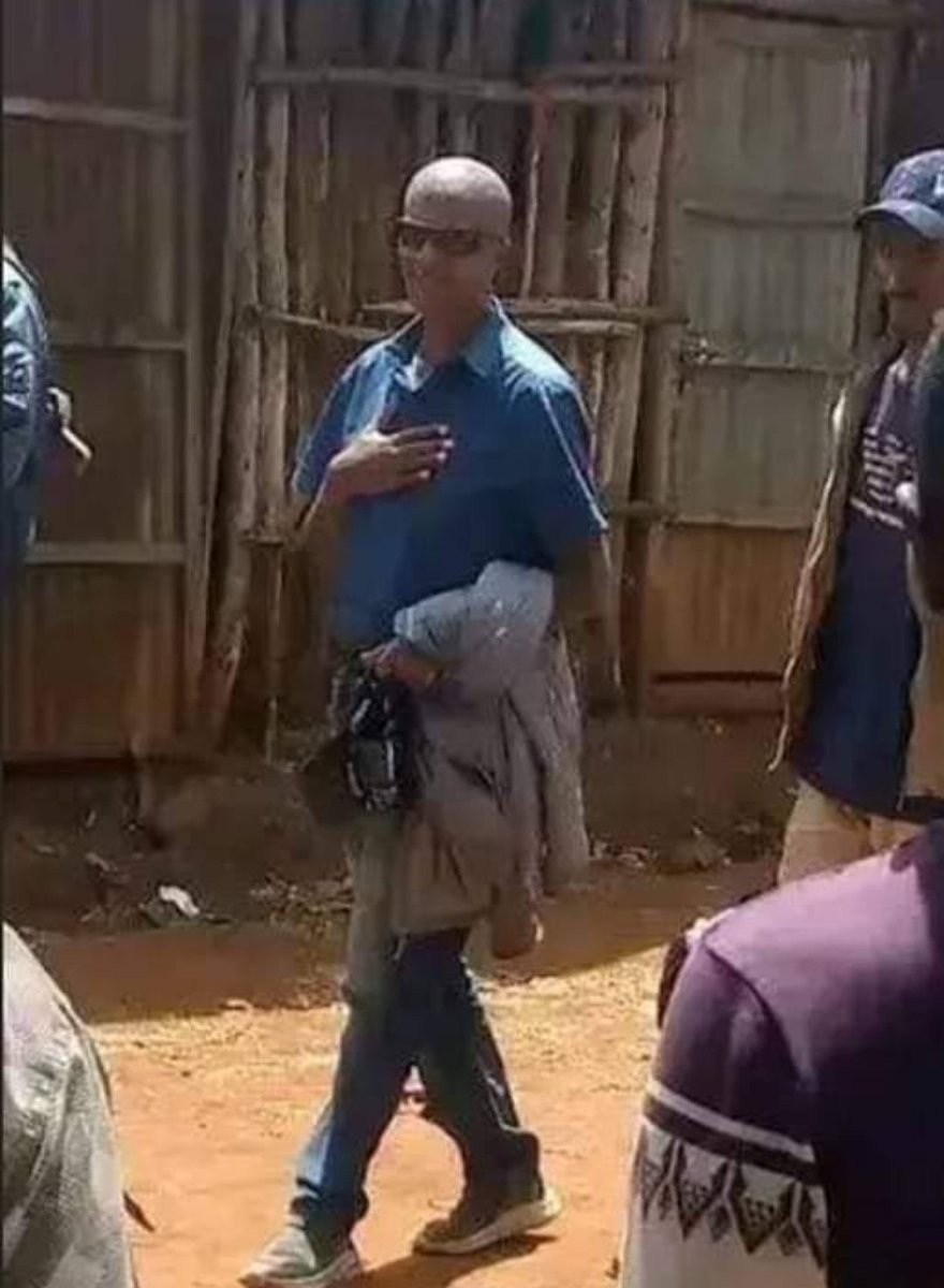 ሰበር መረጃ

እስክንድር ነጋ እና ጋዜጠኛ ጌጥዬ ያለዉ  በምስራቅ ጎጃም ዞን ጎዛምን ወረዳ ቸርተከል ቀበሌ ተይዘዉ። ከዚያም ወደ ማርቆስ መጥተዉ ጎዛምን ፓሊስ ጣቢያ እንዳሉ ተረጋግጡዋል !