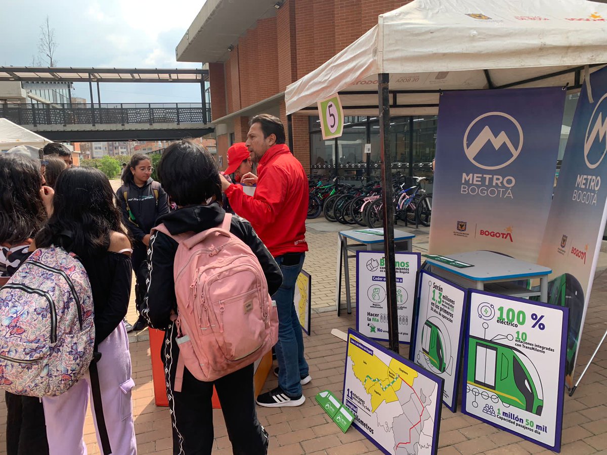¿cuánto les cuesta a los bogotanos la pedagogía y difusión del metro sin estudios por los barrios de la capital? 
#EsUnaAmenaza