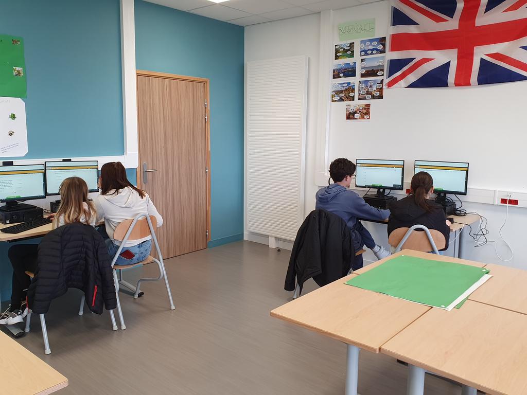 jftitelouze's tweet photo. Jour de passation Evalang au @CampusEduc27 pour les 3e y compris ceux du dispositif ULIS.
Des élèves sérieux et appliqués sur ce test d anglais de fin de cycle 4 #enseigneraveclenumerique #evalang #inclusion https://t.co/vPL1SS8yVp