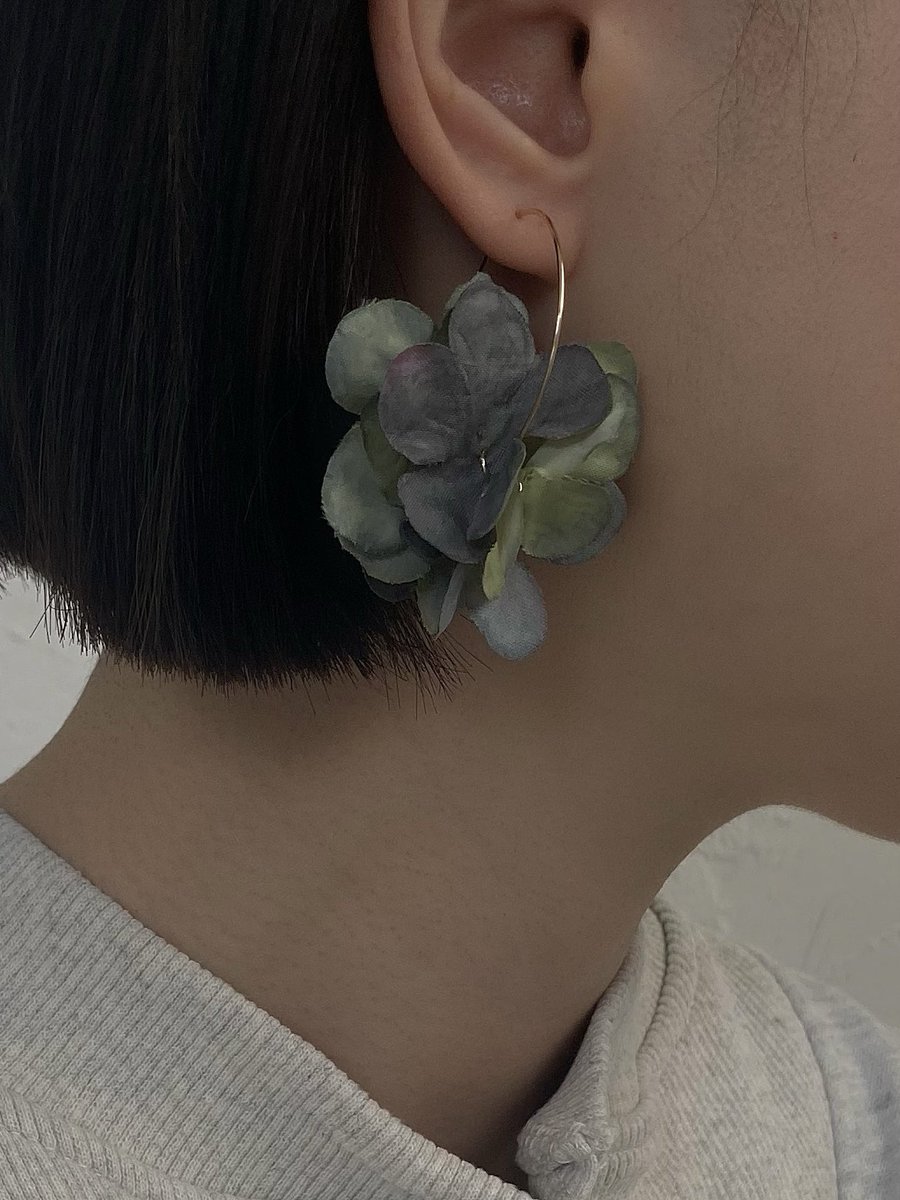 お花ピアス - Search / X