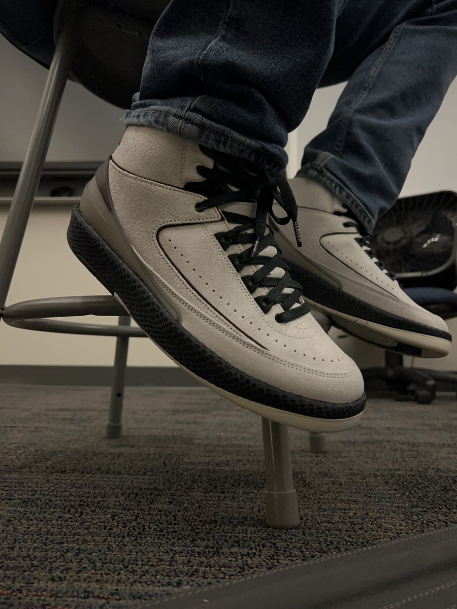 MrGilito24's tweet photo. Happy Monday y’all! UNDs’d another pair this week. I figured I’d go with AMM 2’s since I UNDsd the AMM 1’s last week. #AmM2 #LoveTheirCollabs #TeacherLife #Sneakerhead #WearYourKicks #LetsGetIt https://t.co/FHZEZEgW5M