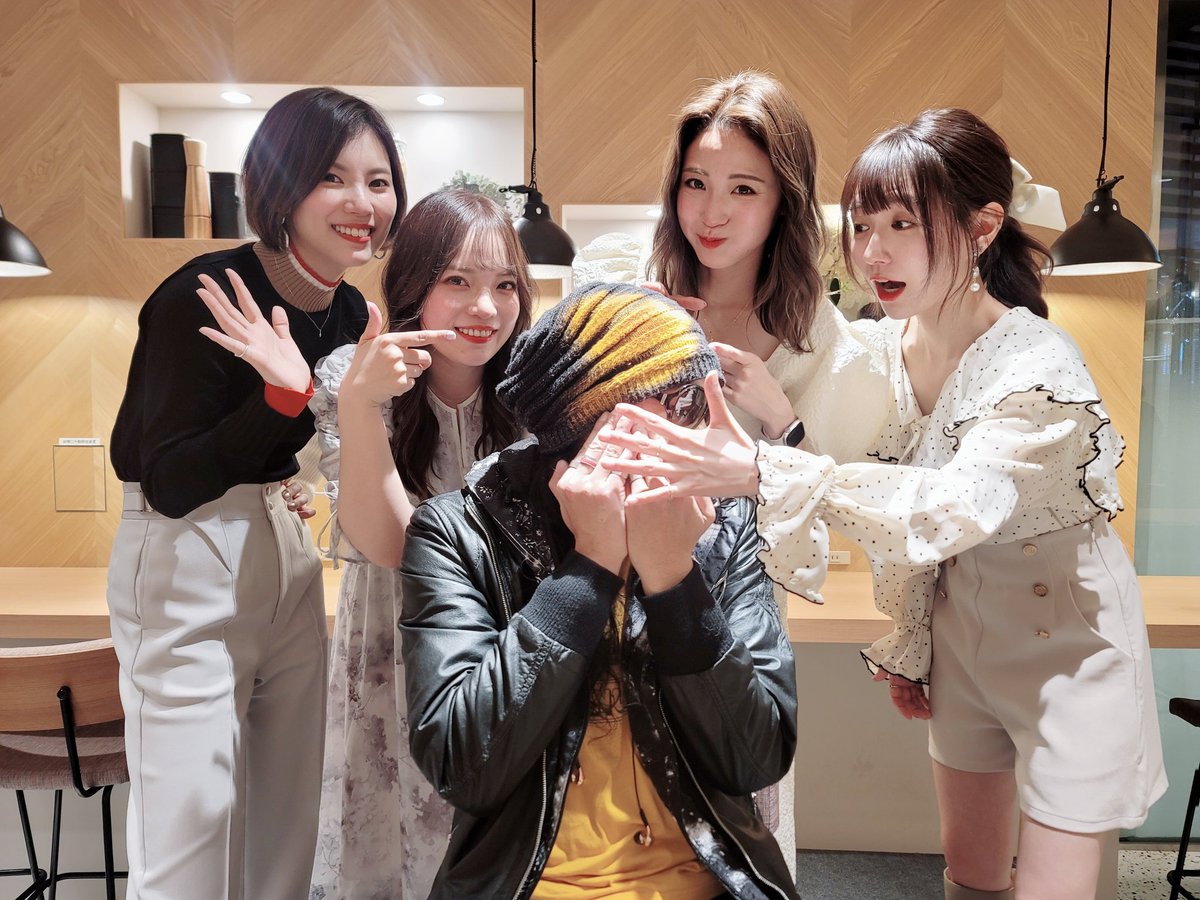 P_for_Minase's tweet photo. この四人の空気感好きだったから四人でイベントって聞いただけでもなんか嬉しかったけど、並んで喋ってんのやっぱ良かった( 'ч' )
卒業後こうあって欲しい~を現実にしてくれる推しちゃんたちに感謝やな(。・ө・。)
自分も最近、事務所抜けた後輩と再会したから見習いまふ(・・)⟡
#withLegends https://t.co/uKSHM8NeOW