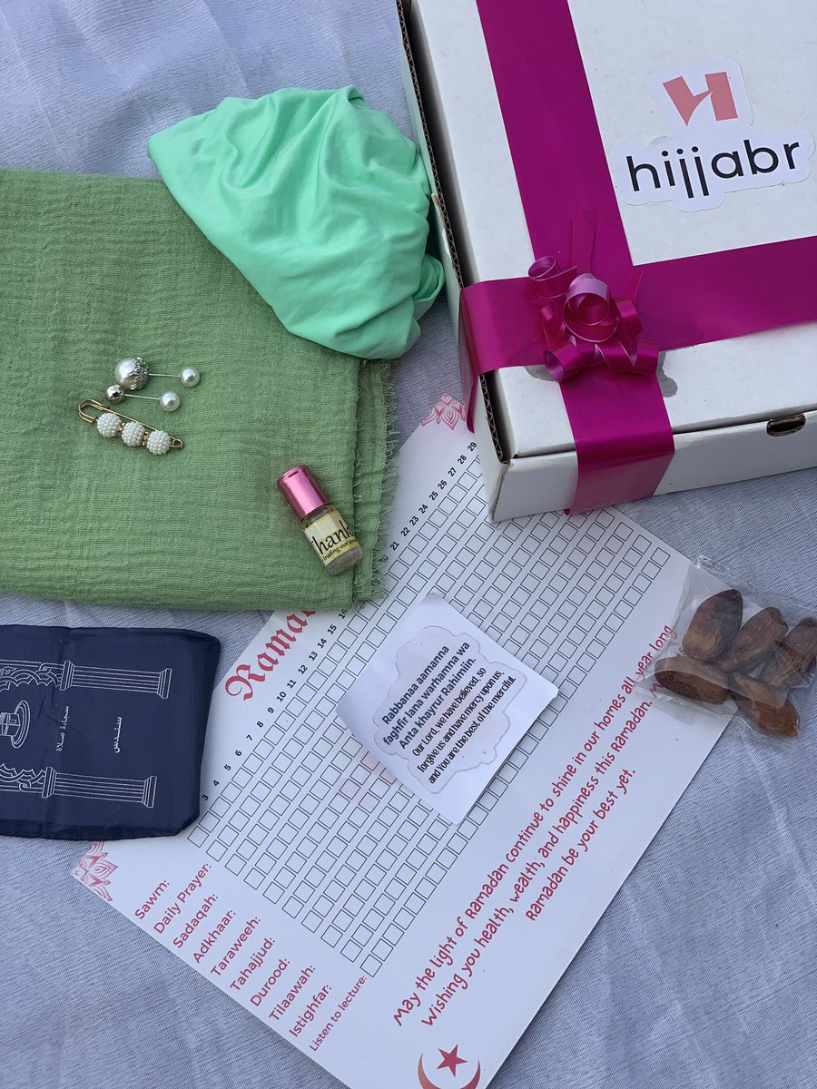 hijjabrng's tweet photo. We had everyone in mind, while curating our  Ramadan giftboxes. So we curated different box ranges that can fit into your budget and contains thoughtful items for you and your loved ones

Here is our Mini Eid Set

Price ranges from 9,000-10,000

https://t.co/Pv9VmPBu5O https://t.co/tgHzehrpvK