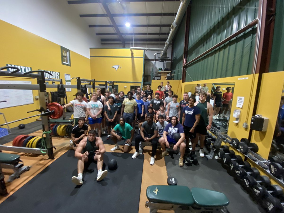 coachBuckhalter's tweet photo. Great start of the week, the day, 6:30am Group rocked the house this morning, including some staff! #WinTheDay https://t.co/cEZgf76l5v