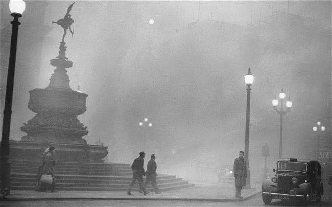 http_1day's tweet photo. ฝุ่นเชียงรายโหดจนต้องไปค้นข่าวเก่าดู ปี 1952 อังกฤษเจอเหตุการณ์ Great Smog of London จากที่โรงงานอุตสาหกรรมเผาถ่านหินเยอะเกินไป และรัฐไม่มีกฏหมายควบคุม สรุปคนเสียชีวิตไป 12,000 กว่าคน แล้วเป็นโรคระบบทางเดินหายใจต่อเนื่องเป็นแสนๆ คน เชี้ยยย เชียงรายขนลุกแล้วววว ☠️💀⚠️ #saveแม่สาย https://t.co/Sn3DA0cfR0