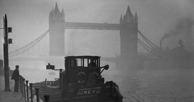 http_1day's tweet photo. ฝุ่นเชียงรายโหดจนต้องไปค้นข่าวเก่าดู ปี 1952 อังกฤษเจอเหตุการณ์ Great Smog of London จากที่โรงงานอุตสาหกรรมเผาถ่านหินเยอะเกินไป และรัฐไม่มีกฏหมายควบคุม สรุปคนเสียชีวิตไป 12,000 กว่าคน แล้วเป็นโรคระบบทางเดินหายใจต่อเนื่องเป็นแสนๆ คน เชี้ยยย เชียงรายขนลุกแล้วววว ☠️💀⚠️ #saveแม่สาย https://t.co/Sn3DA0cfR0