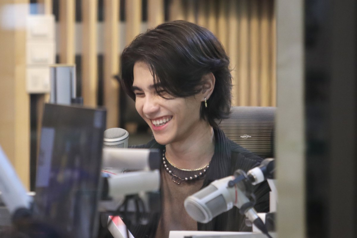 moonletss's tweet photo. ช้านแพ้รอยยิ้มเธอ  @jeffsatur  😭🥰💛

#Flex1045xJeffSatur
#JeffSatur https://t.co/lQErMOB28O