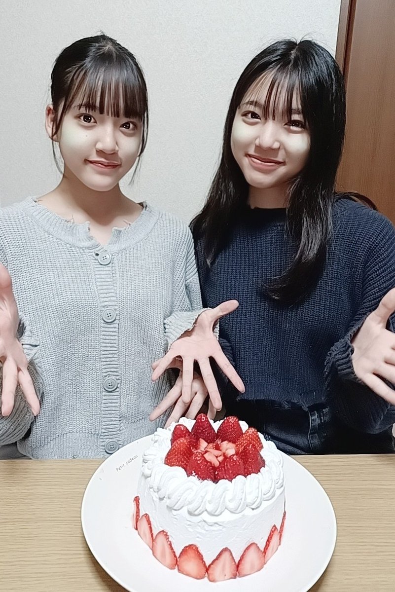 kashiori2525's tweet photo. 昨日は誕生日だったので子ども達がケーキとお弁当を作ってくれました
ケーキの中からサプライズのお手紙が出てきてびっくり
こういうサプライズは初めてだったのでめちゃくちゃ喜んじゃいました
ケーキもお弁当も上手になったなー https://t.co/K3AnQ3gqeg