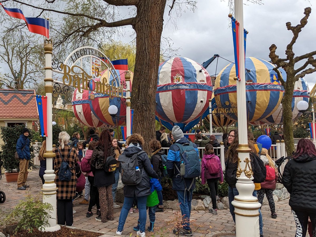 Parkscout's tweet photo. Am 25. März wurde im Europa-Park die bereits 49. Saison für Deutschlands größten Freizeitpark eröffnet. Hier ist unser Bericht zu allen Neuheiten https://t.co/OvN6DSlMvq https://t.co/WbG8xP4xku