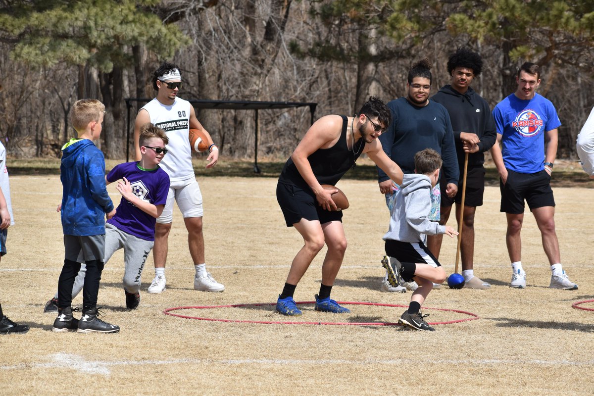 SCWarriorFB's tweet photo. Everyone had a blast at the Sterling Football Kids Camp last Saturday!!! Thankful for everyone who came out to join us for a fun and eventful Saturday! #WarriorPride https://t.co/sTA7obiqjO