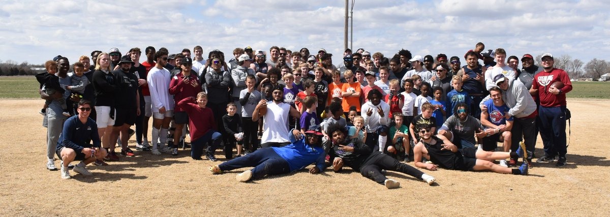 SCWarriorFB's tweet photo. Everyone had a blast at the Sterling Football Kids Camp last Saturday!!! Thankful for everyone who came out to join us for a fun and eventful Saturday! #WarriorPride https://t.co/sTA7obiqjO