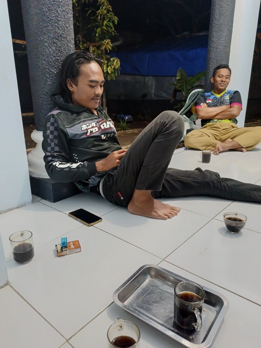 zhen_mubarak's tweet photo. Ngopi, Menginspirasi.... https://t.co/IPZRXrj42V