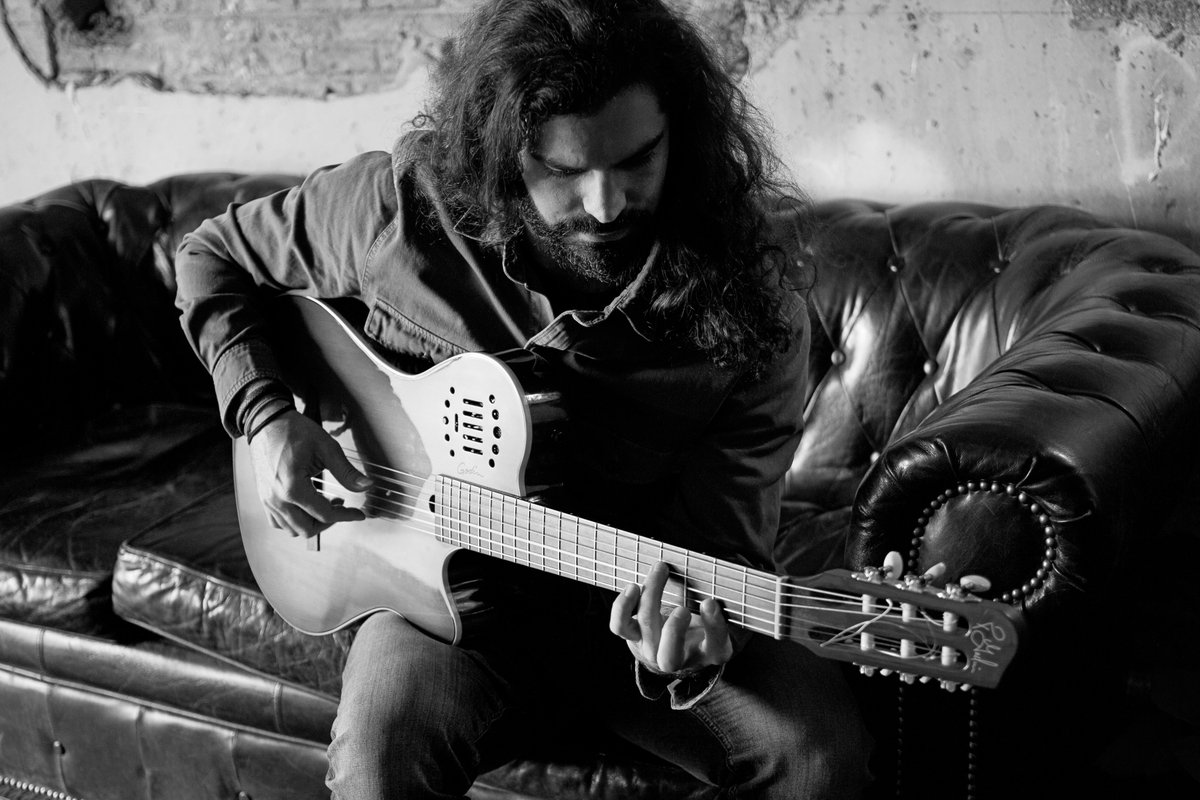 godin_guitars's tweet photo. MULTIAC MONDAY: A nice black and white photo of Luis Gallo, playing one of his Multiacs.
#GodinGuitars #MultiacMonday #CanadianMade #MadeInCanada #ReThinkYourTone
LUNDI MULTIAC: Une belle photo en noir et blanc de Luis Gallo, jouant de l'un de ses Multiacs. https://t.co/6lPIG8SCkW