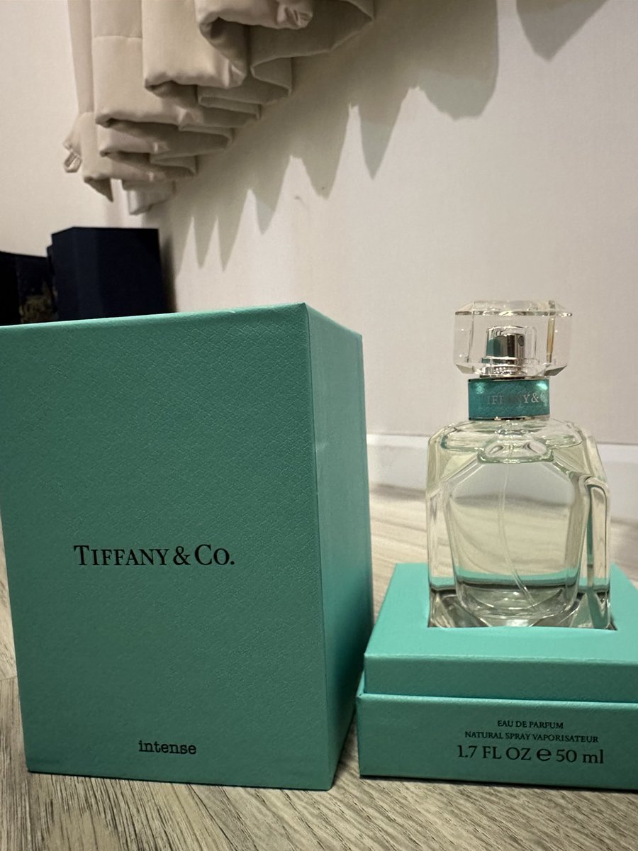 fonnysm's tweet photo. Tiffany &amp; Co. ของแท้ ตรวจสอบได้เลยค่ะ ฉีดลองกลิ่นไป 1 ครั้งถ้วน ขาย 4,500 บาท❗️Sephora ของหมดแล้วค่ะ 
สนใจ นัดรับได้ค่ะ บีทีเอสเสนานิคม สนใจทักได้เลยค่ะ​  #พร้อมส่ง #น้ำหอม #น้ําหอมแบรนด์แท้ #น้ำหอมแบ่งขาย #ถูกบอกต่อ #ถูกและดี #howtoperfect #HowtoBeauty https://t.co/j4nWxcdc2e