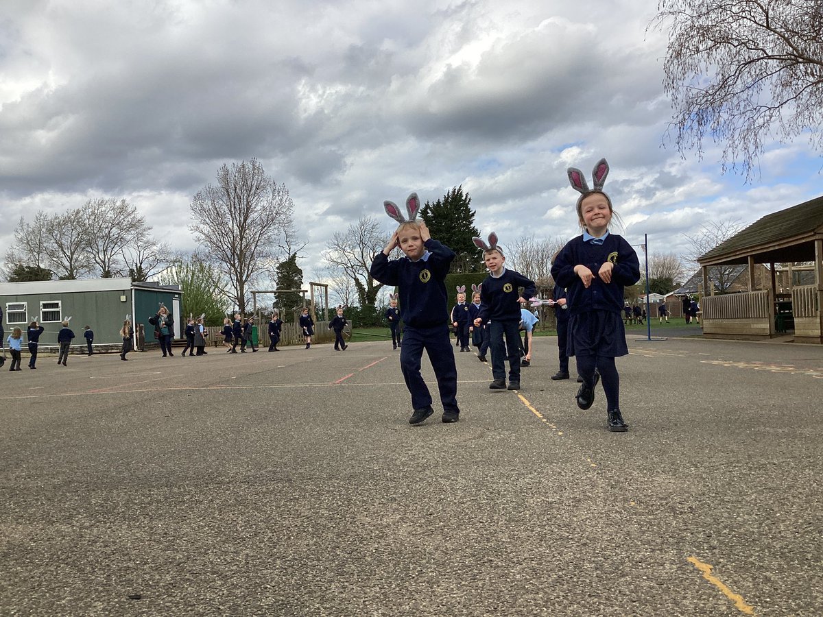 MrsTyler_2's tweet photo. Day 1 of our Hopathon. Having a fabulous time!

https://t.co/JEdOmPgD5B 

@BastonPta @bastonceprimary https://t.co/5vDcuL1Bcs