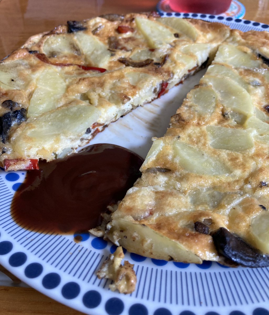 emmacook's tweet image. Spanish omelette for WFH lunch. Leftover cooked pots, all other veg from lovely @BumblesGG  Eggs were over their use by, but ok in floaty test and a tiny square of leftover cheese.  @suffolkrecycle I’m keeping up the good work! #FoodSavvy #shoplocal🥚🧀🧅🧄🍄🥔🥰